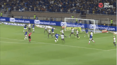 牵制对手防 牵制对手防